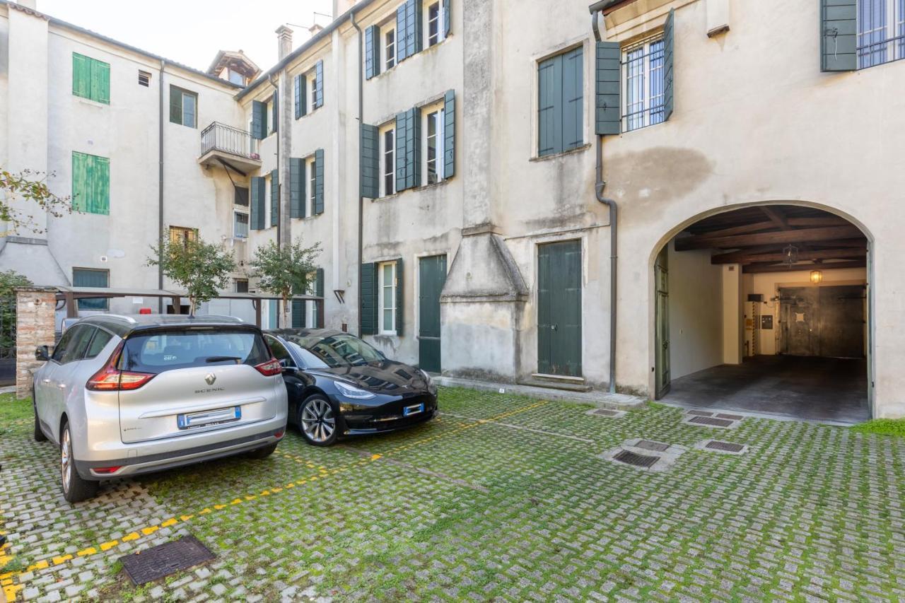 Appartement Casa Charleston In Palazzo Nobiliare Al Duomo à Padoue Extérieur photo